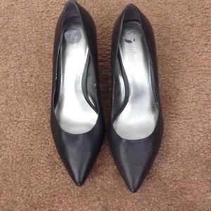 Women's Nine West Heels Grey Leather Size 7.5